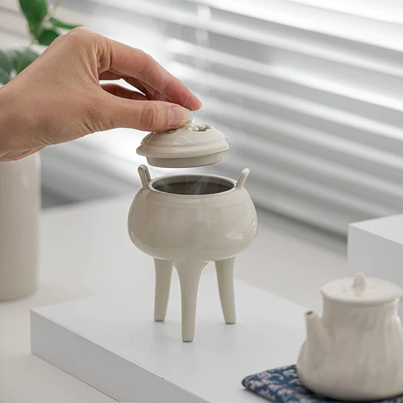 Song Dynasty Tri-Legged Incense Altar"**
*Handcrafted Ceramic Incense Holder with Creative Retro Design – Zen Meditation Burner for Agarwood & Sandalwood (Charcoal-Compatible Incense Vessel)