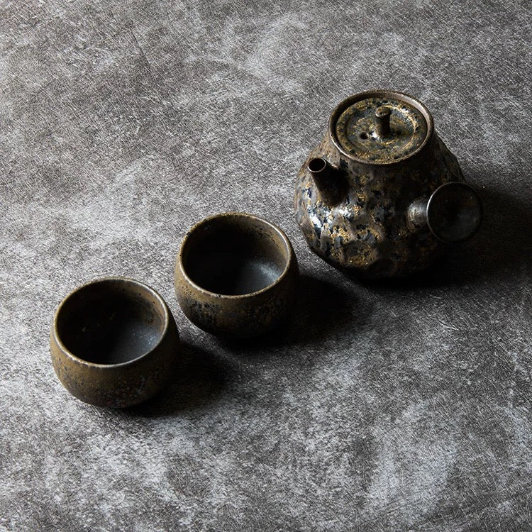 Handmade Coarse Clay Side-Handle Teapot - Retro Japanese-Style Ceramic Teapot with Gold Accents, Small Hammered Texture Kungfu Tea Brewer (Single Pot)